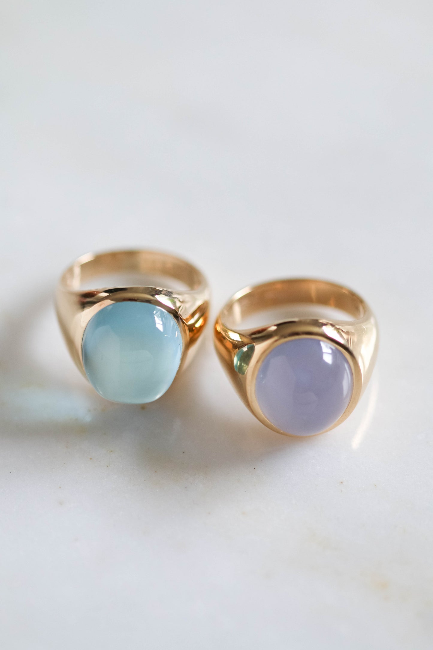 18k Yellow Gold Blue Topaz Cabochon Ring